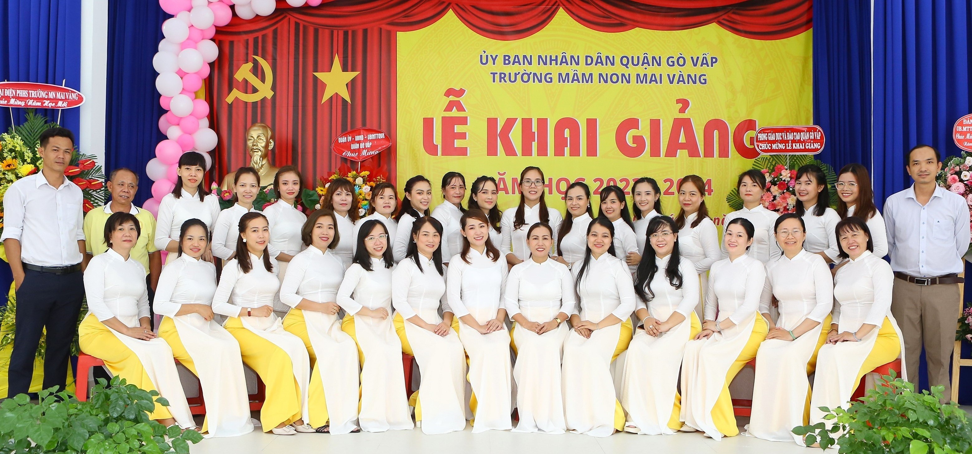 Ban giám hiệu, đội ngũ giáo viên và nhân viên trong nhà trường